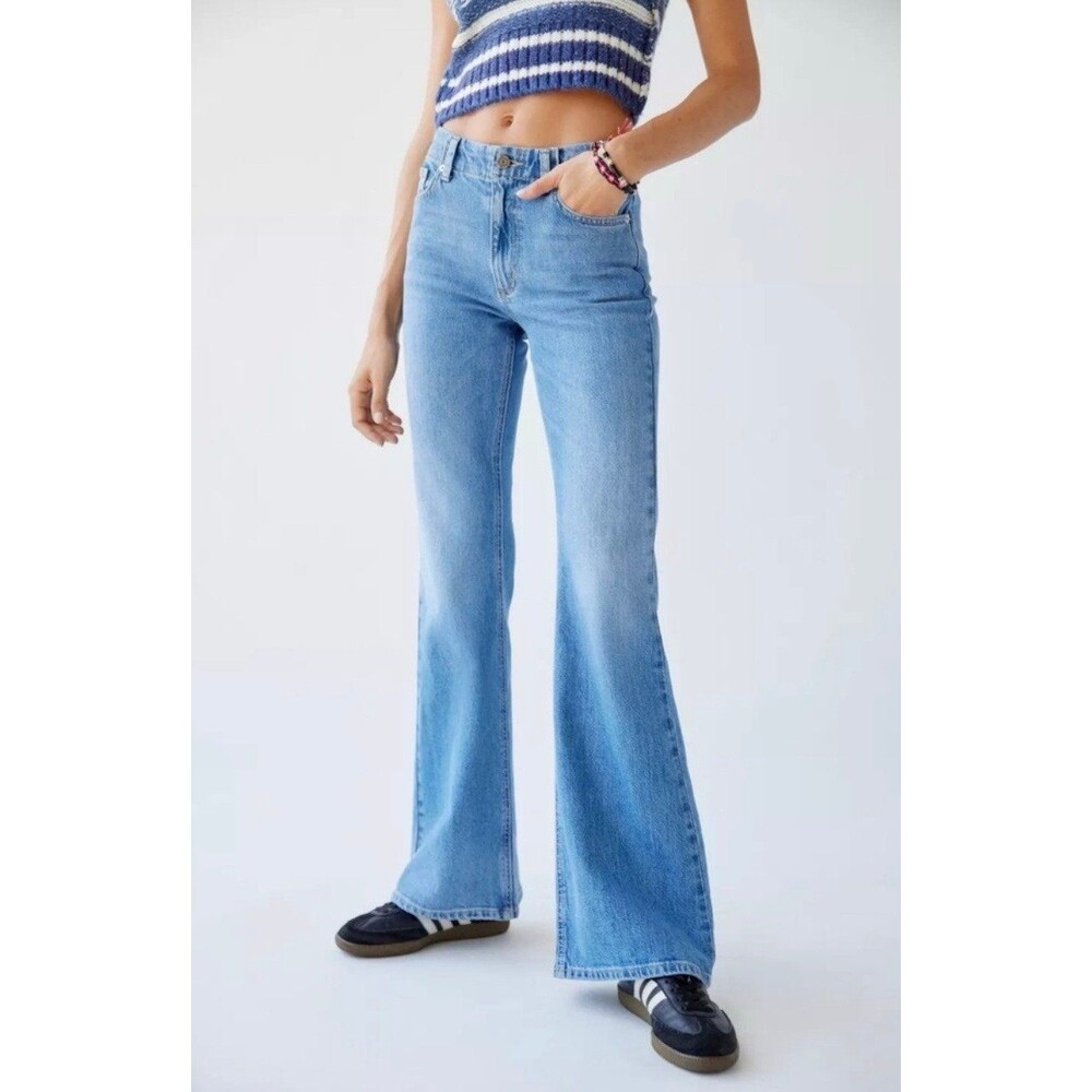 NWOT Urban Outfitter BDG Back Lace Up Light Wash Distressed Flare Jeans 31